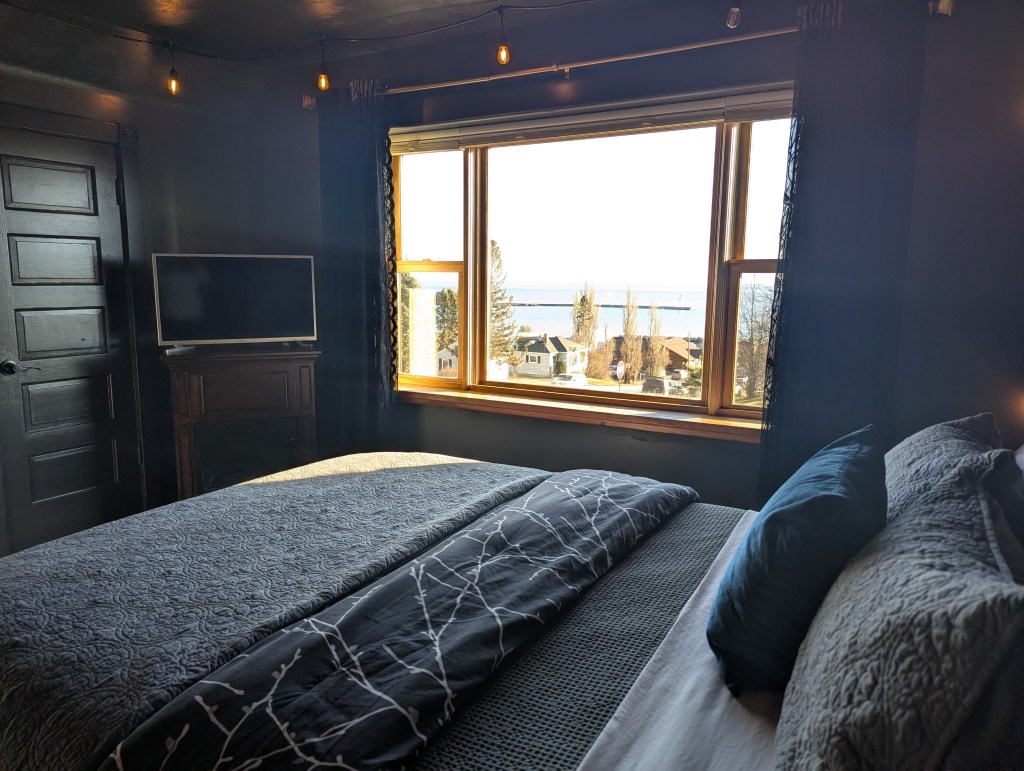 Bedroom with window overlooking lake